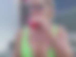Fit Cougar's Live Sex Cam Show