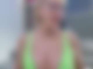 Fit Cougar's Live Sex Cam Show