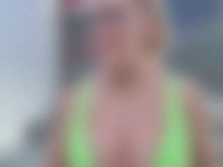 Fit Cougar's Live Sex Cam Show