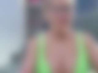 Fit Cougar's Live Sex Cam Show
