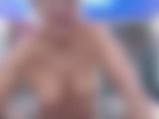 Fit Cougar's Live Sex Cam Show