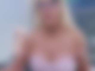 Live cam show with Fit Cougar - Cougar on fapnchat