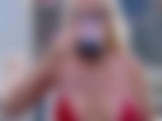 Fit Cougar's Live Sex Cam Show