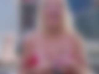 Fit Cougar's Live Sex Cam Show