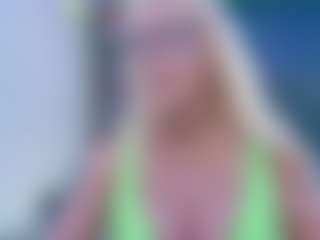 Live cam show with Fit Cougar - Old on Camsoda