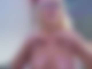 Live cam show with Fit Cougar - Glasses on CamSodaAdn
