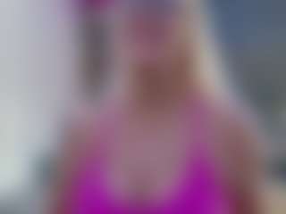 Fit Cougar's Live Sex Cam Show