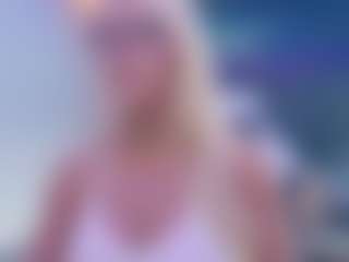 Live cam show with Fit Cougar - Old on eurowanks.com