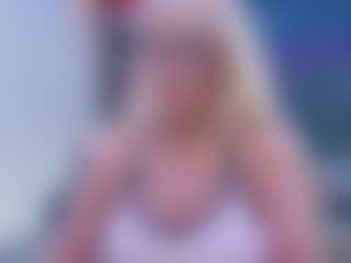 Fit Cougar's Live Sex Cam Show