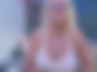 Live cam show with Fit Cougar - Dildo Or Vibrator MILF on Camiplay Live