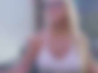 Live cam show with Fit Cougar - Old on Camming Site