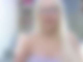 Live cam show with Fit Cougar - Old on Soda Cam