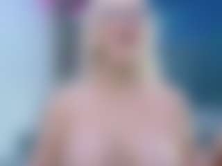 Live cam show with Fit Cougar - Senior on Camsoda