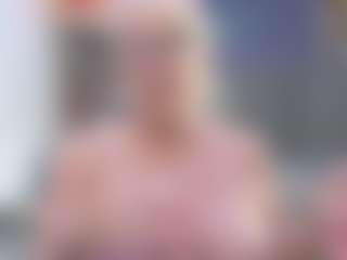 Live cam show with Fit Cougar - Blonde Hair Amateur on milfzrlive.com