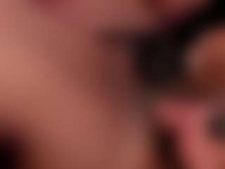 Reina MILF webcam performer live streaming