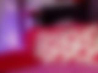 Reina MILF webcam performer live streaming