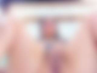 Live cam show with RileySweet - Living Room on sexylive.show