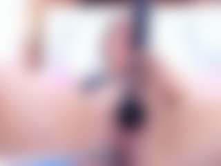 Live cam show with RileySweet - Living Room on Instabang