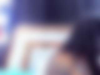 Live cam show with RileySweet - Living Room on AdultVida.com