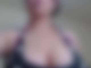 Milfcamila's Live Sex Cam Show