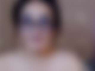 Show in cam erotica live di Suriyasoon