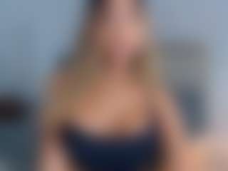 Live cam show with EylinMontana - Milk on boobsie.com