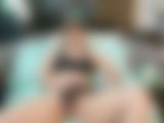 SaveTheBea's Live Sex Cam Show