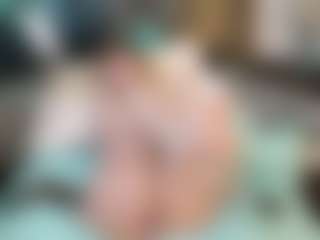 SaveTheBea's Live Sex Cam Show