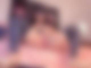 Live cam show with Yiovanna19 - Flexible on Dolls Live