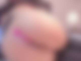 Live cam show with Yiovanna19 - Tongue on Camsoda