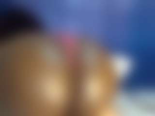 BUSTY-BEE's Live Sex Cam Show