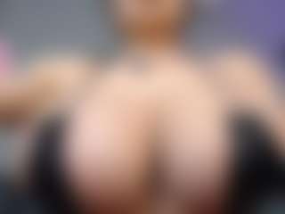 neytirimoon MILF webcam performer live streaming