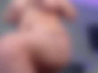 Live cam show with neytirimoon - Flirt MILF on Gym Cam Girls