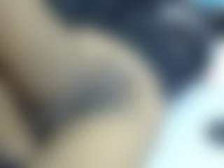 Live cam show with Cuteavrl - Black on Chatstar