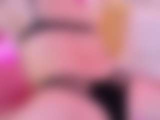 Live cam show with Katy Van - Camel Toe on liverealitysex.com