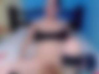Live cam show with Lily Benet - Fuck on Camsoda