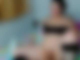 Live cam show with Lily Benet - Fuck on xDating
