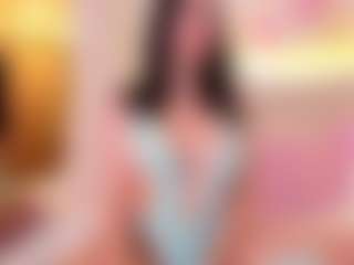 Selena MILF webcam performer live streaming