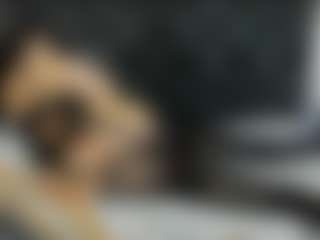 Live cam show with MartinaMadisson - Bedroom on TeamSkeetLive