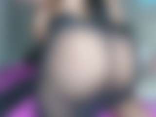 Bustygoddess32's Live Sex Cam Show