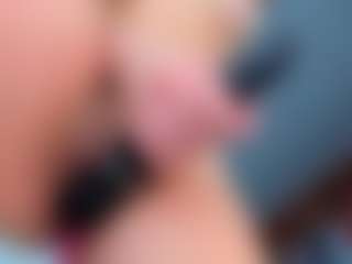 Live cam show with LilaPinky - Small Tits on livesuperchat.net