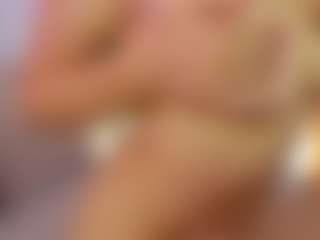 Live cam show with divetagrace - Petite on boobsie.com