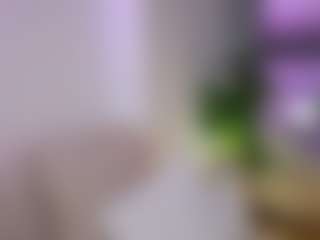 Live cam show with divetagrace - Petite on Camming Site