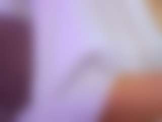 Live cam show with divetagrace - Lush MILF on Camming Site