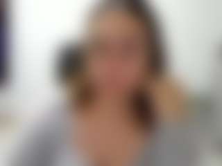 Dulce Maria MILF webcam performer live streaming