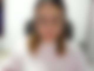 Dulce Maria MILF webcam performer live streaming