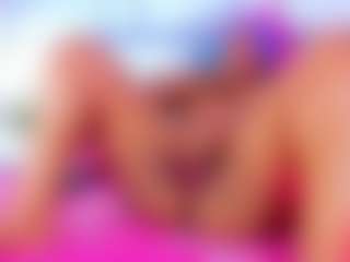 Live cam show with NinaNicole - Curvy MILF on intimatelivegirls.com