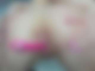 Live cam show with Nikki - Blonde Hair Petite on Uber Horny