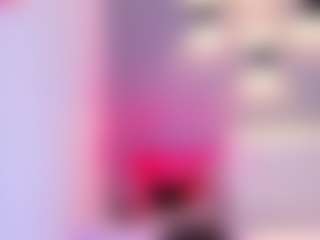 Live cam show with Elisa Castrillon - Flashing on Camsoda