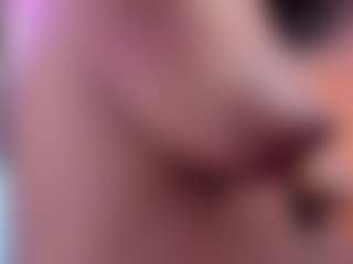 Live cam show with anamyle22 - Living Room on Camsoda